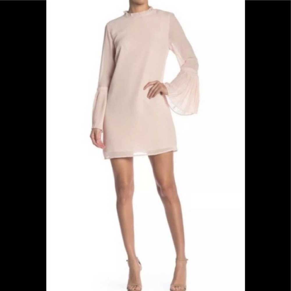 CUPCAKES & CASHMERE Malina Pleat Detail Bell Sleeve Blush Pink Shift Dre…